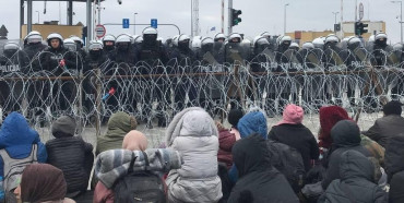 Ситуація на польсько-білоруському кордоні загострилась, мігранти йдуть на штурм